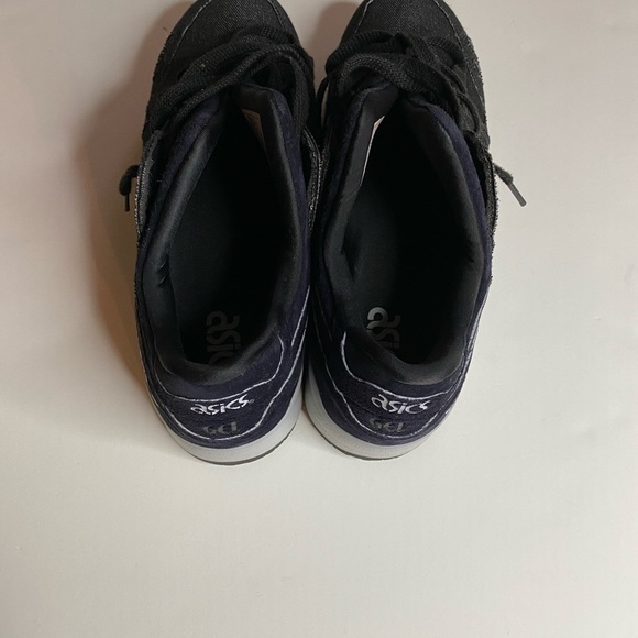 Lightly used ASICS - Picture 3 of 4